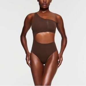 NWT SKIMS Fits Everybody Cut Out Thong Bodysuit In Cocoa